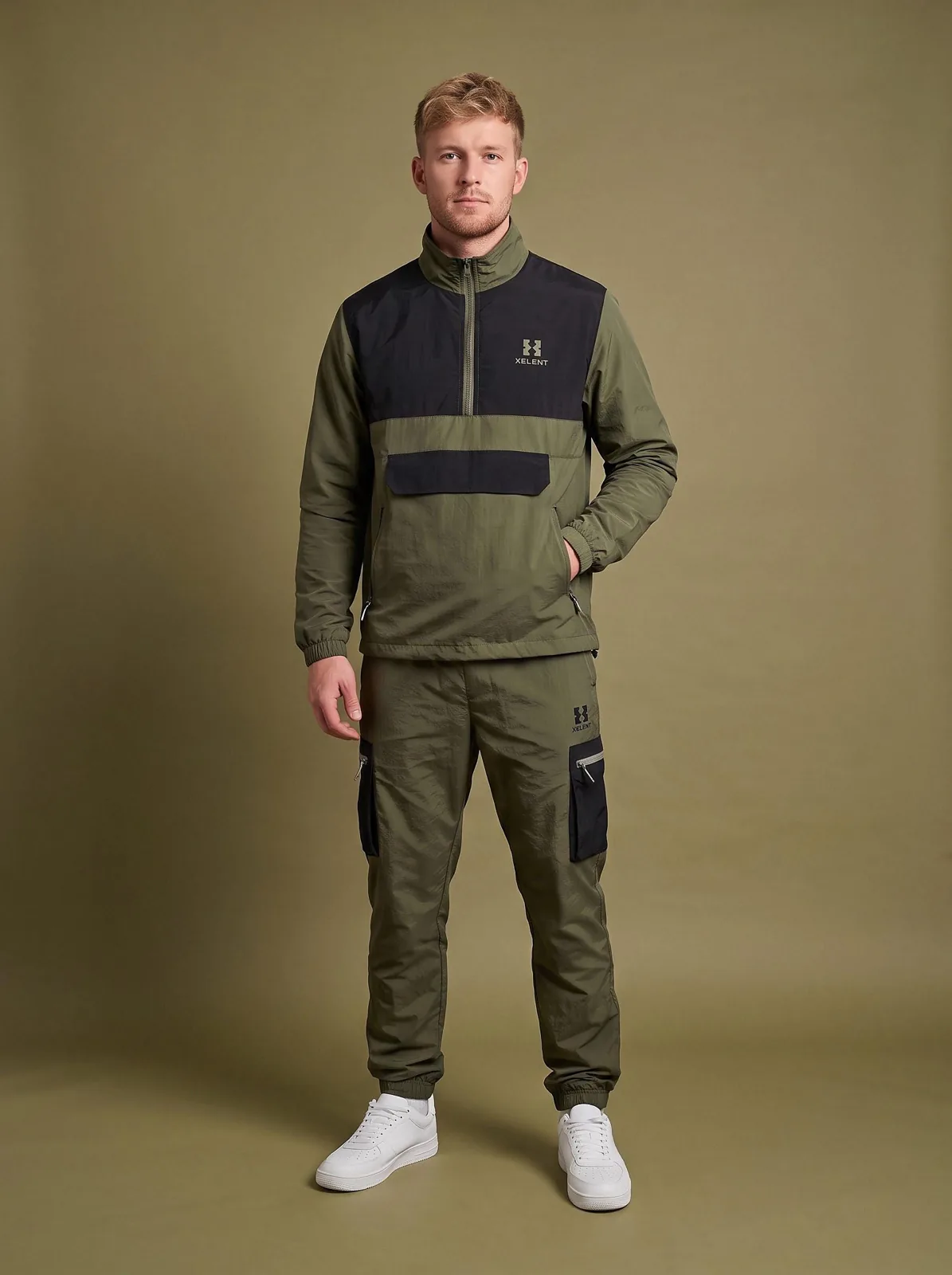 Moss Green Windbreaker Set, Custom Logo OEM Nylon Jacket and Pants Tracksuit, Unisex Manufacturer — front view
