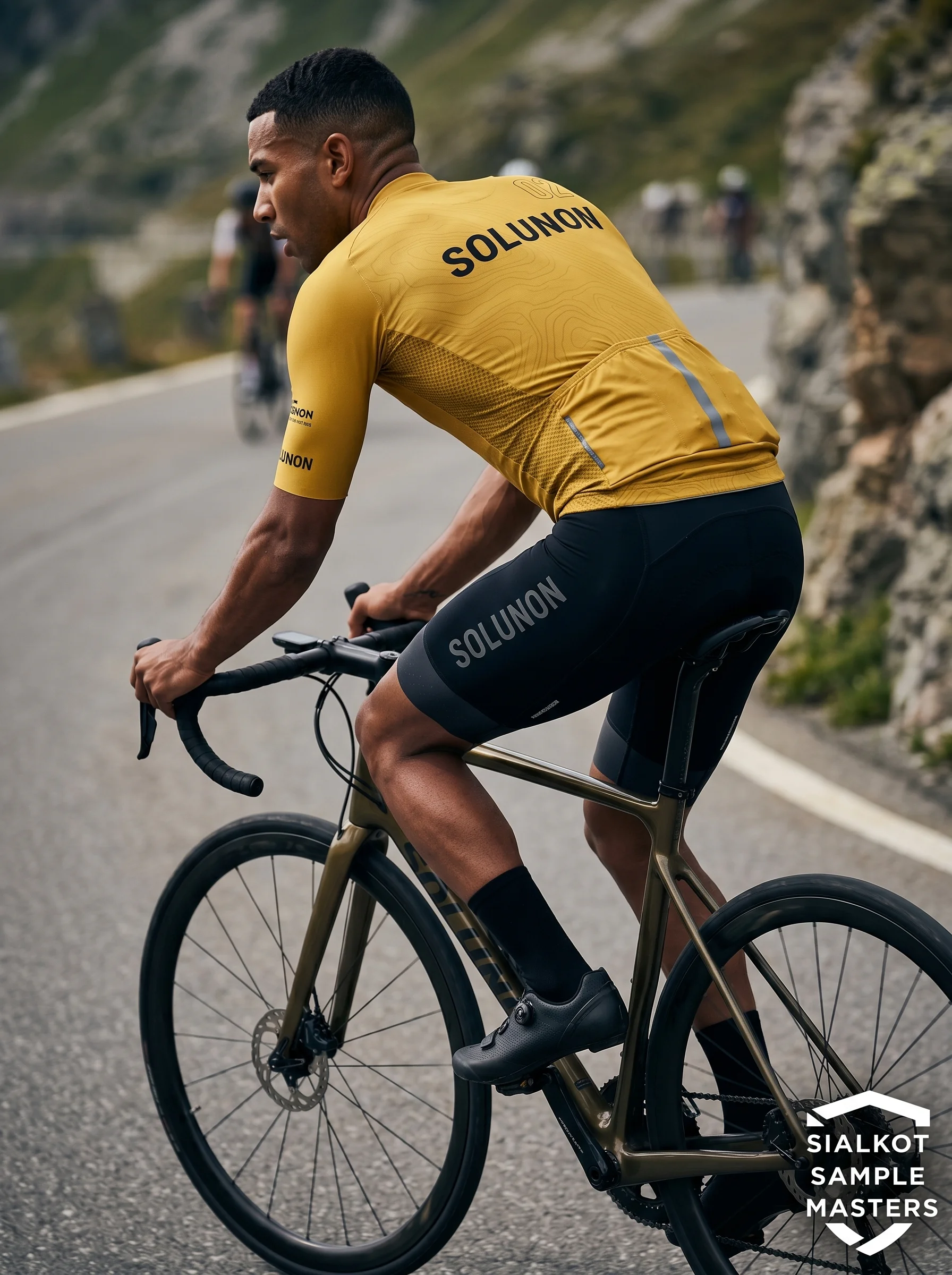 OEM Custom Men's Cycling Kit Premium Sublimated Short Sleeve Jersey and Bib Shorts 110gsm 4-Way Stretch Race Fit Apparel manufacturing detail 5